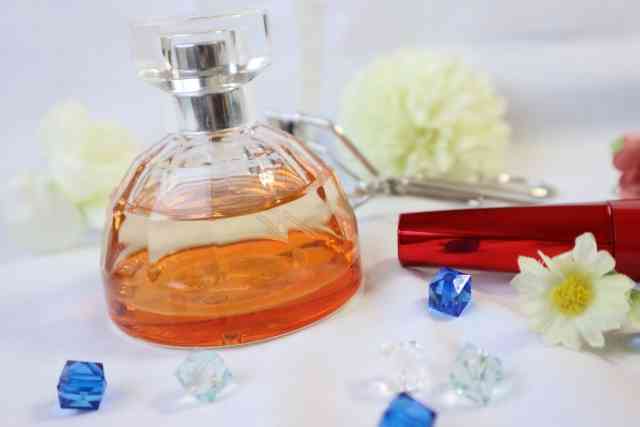 【40代におすすめ】香水の人気ランキングまとめ♡年齢に合った選び方も解説！ | corecty